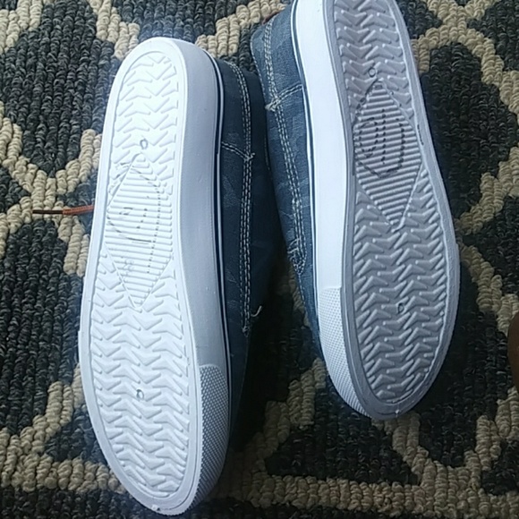 US Sports kids shoes size 4 - Picture 2 of 3